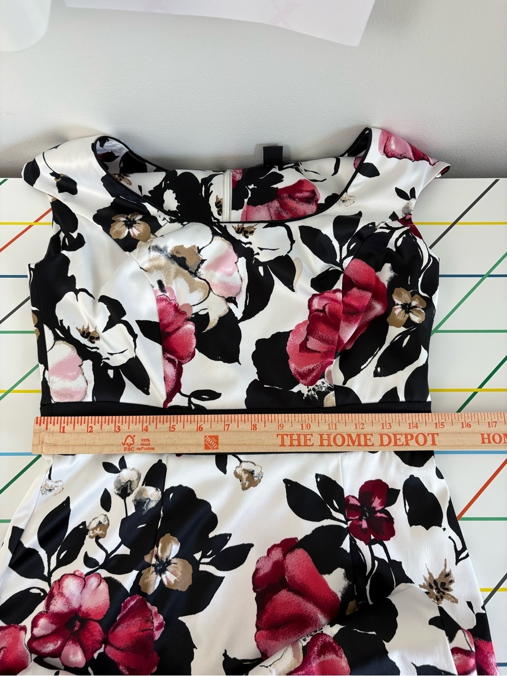 WHBM Floral Sheath Dress Size 6 EUC Semi-Formal Modern Office Wear Fitted Garden - Picture 10 of 11